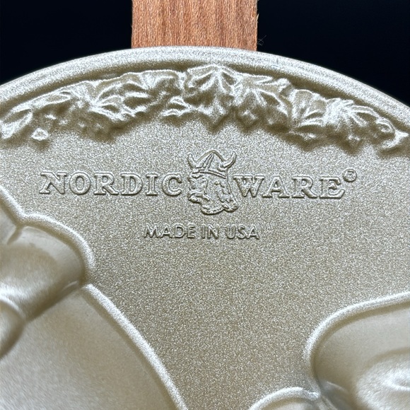Nordic Ware Autumn Treats Pan - Picture 4 of 5